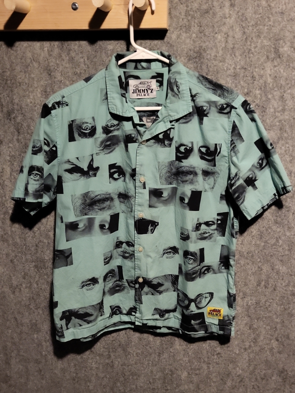 Palace x Jimmy'Z "Palace Eye" Graphic Button-Up Shirt
RARE COLLABORATION PIECE!